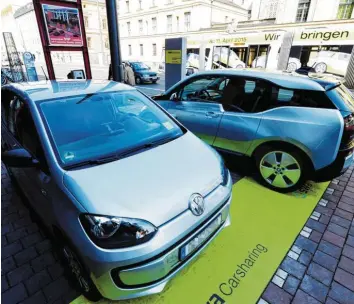  ??  ?? Die Stadtwerke bieten aktuell 137 Fahrzeuge fürs Carsharing in Augsburg an. Archivfoto: Silvio Wyszengrad