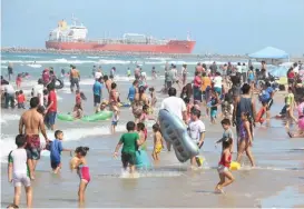  ?? YAZMÍN SÁNCHEZ ?? Los paseantes gustan visitar la playa y los Pueblos Mágicos.