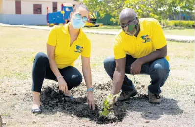  ?? CONTRIBUTE­D PHOTOS ?? Theresa Rodriguez Moodie with then colleague Felix Whyte on an outreach activity at her previous place of work.
LEFT: Dr Theresa Rodriguez Moodie