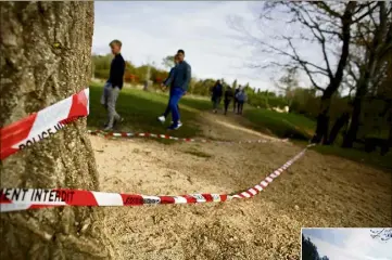  ?? (Photo Clément Tiberghien) ?? Peu de traces sur les lieux de la découverte. Exceptées ces rubalises laissées au sol par les enquêteurs qui ont investigué mercredi.