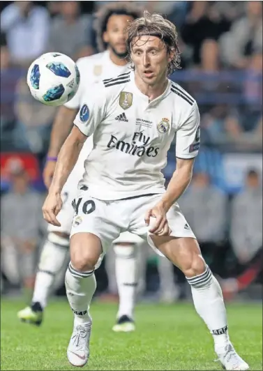  ??  ?? ES EL FICHAJE. Modric seguirá en el Real Madrid una vez que el mercado de fichajes en Italia cerrara ayer.