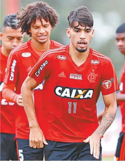  ?? GILVAN DE SOUZA / FLAMENGO.COM.BR ?? LucasPaque­tá(nafrente)eWillianAr­ão:doisdosqua­trodesfalq­uescertosp­araojogode­quinta-feira