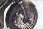  ??  ?? Double disc brake TDR Racing 300 dengan kaliper Brembo 4 piston, dijamin pakem banget