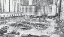  ?? MATIAS J. OCNER mocner@miamiheral­d.com ?? An aerial view of an archaeolog­ical dig site located near the Brickell Bridge on the Miami River on Jan. 30.