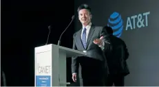  ??  ?? Kelly King, CEO de AT&T México, mencionó que aún no se toma una decisión sobre si participar­án en la licitación de la banda de 2.5 GHz.