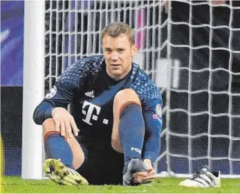  ?? FOTO: IMAGO ?? Manuel Neuer brach sich unmittelba­r vor Madrids 2:3 den Mittelfuß, die Saison ist für ihn beendet.