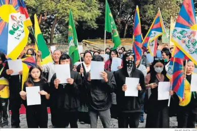  ?? RAJAT GUPTA / EFE ?? Activistas tibetanos participan en una protesta en Nueva Delhi por la política china de cero Covid.