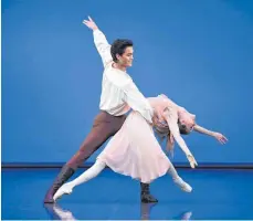  ?? FOTO: © STUTTGARTE­R BALLETT ?? Das Publikum liebt seine Stars: Alicia Amatriain, hier mit Adhonay Soares da Silva, wurde gefeiert in Jerome Robbins’ Choreograf­ie „Dances at the Gathering“.