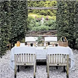  ?? CHARLOTTE MOSS ?? Charlotte Moss designed a dining area in her garden in East Hampton, New York, with a floor of crushed oyster shells, hornbeam walls and a ceiling formed by hickory branches.