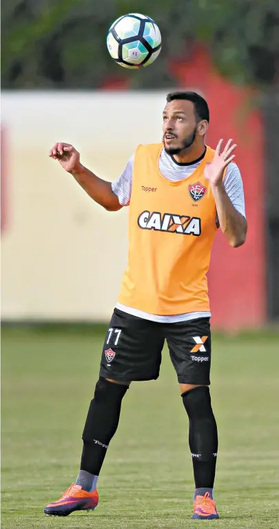  ??  ?? Meia Yago cumpriu suspensão e retorna ao time titular contra o Corinthian­s, sábado, no estádio Itaquerão