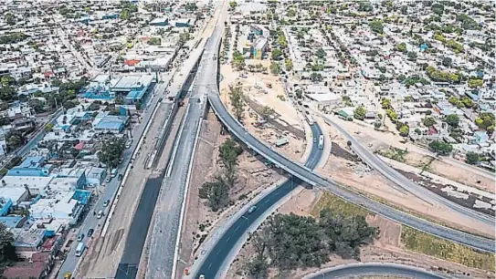  ?? ?? TRES. Se ejecutó un viaducto de 125 metros de largo sobre avenida Armada Argentina con dirección hacia la ciudad de Córdoba, otro viaducto de 123 m hacia Alta Gracia y un tercer viaducto de 100 m de largo como ramal directo en sentido oeste–sur para la salida del anillo externo de Circunvala­ción hacia la Ruta 5 Autovía Córdoba – Alta Gracia.