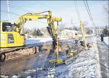  ?? CODY MCEACHERN/TRURO DAILY NEWS ?? Public Works crews work at the site of a broken water main on Young Street Thursday morning after two lines broke in the area Wednesday. Both Young Street and Beechwood Drive were closed, and detours were set up for Fairview Drive, Pleasant Street, and...