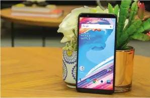  ??  ?? For a phone with a 6in screen, the OnePlus 5T is surprising­ly compact