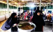  ?? AFP ?? Rohingya refugee women distribute food in the Kutupalong refugee camp, Cox’s Bazar, Bangladesh, Sept. 15, 2017.