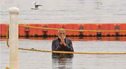  ?? REUTERS PIC ?? Indian Prime Minister Narendra Modi praying after taking a holy dip in the waters of Sangam during Kumbh Mela in Prayagraj on Sunday.