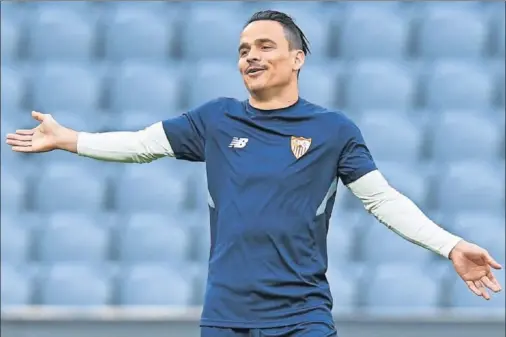  ??  ?? A LA ESPERA. Roque Mesa ya ha expresado su deseo de continuar en el Sevilla.