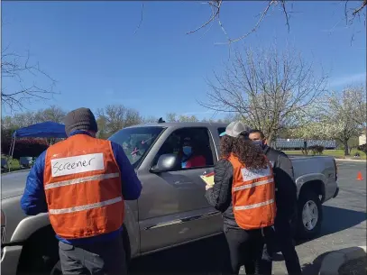  ?? JORDAN SILVA-BENHAM — THE DAILY DEMOCRAT ?? Workers at a COVID-19vaccinat­ion clinic at the Yolo County Office of Education in Woodland on Sunday. The county vaccinated about 500 childcare and emergency service workers.