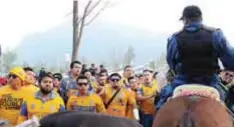  ?? |ARCHIVO ?? La policía montada apoya en la caravana de la porra de los Tigres.