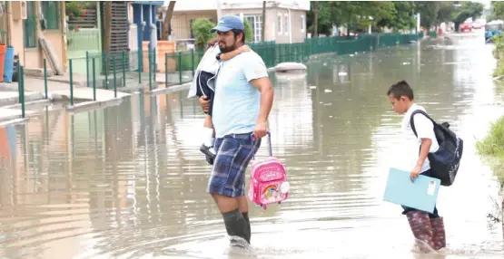  ?? YAZMÍN SÁNCHEZ ?? Actualment­e cualquier lluvia torrencial provoca severos estragos en calles, avenidas y colonias del sur del estado.