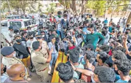  ?? PRATIK CHORGE/HT PHOTO ?? Students of Class 10 and 12 protest demanding online exams in light of Covid-19 at Shivaji Park in Mumbai on April 2.