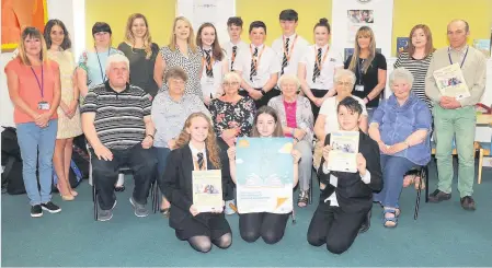  ??  ?? Launch Bannockbur­n High pupils with library staff and care home residents