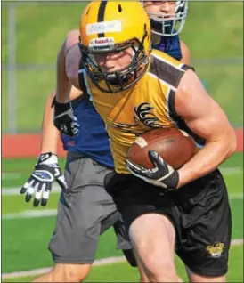  ?? DEBBY HIGH — FOR DIGITAL FIRST MEDIA ?? CB West’s Luke Benson catches a pass against CB South Tuesday night in a 7-on-7 scrimmage.