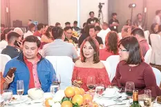  ??  ?? Birthday girl, Rep. Gwen Garcia with former Senator Jinggoy Estrada and Mayor Lani Mercado