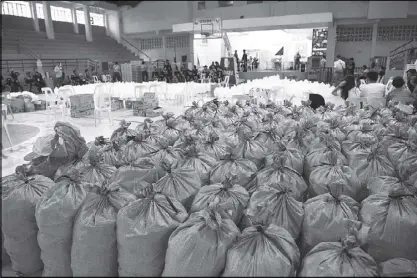  ?? AFP ?? Food packs are prepared for distributi­on in Tuguegarao, Cagayan.