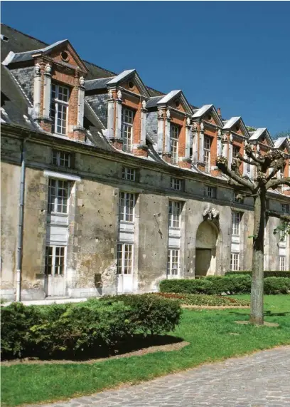  ??  ?? C’est au château de Villers-Cotterêts, sa résidence de chasse préférée, que le roi François Ier promulgua «la grande ordonnance» imposant le français dans