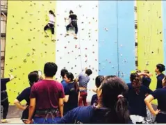  ?? HONG MENEA ?? Young Cambodians climb a wall at Phnom Penh Climb.