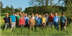  ?? Foto: Lea Dick ?? 20 Teilnehmer erkundeten beim Treffen des Arbeitskre­ises Bayern-Netz-Natur, Projekt Ecknachtal, die Landschaft nahe Blumenthal.