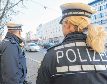  ?? FOTO: DPA ?? Aus der Sicht des Rechnungsh­ofs hätten 230 Polizeiste­llen im Land gestrichen werden sollen.