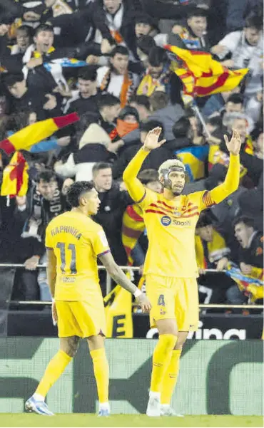  ?? // JAVI FERRÁNDIZ ?? El Barça mejoró el juego pero no pasó del empate en Mestalla