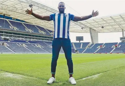  ??  ?? Pedro Valdés, vestido à FC Porto, foi visitar o Estádio do Dragão