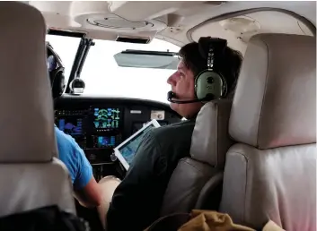  ?? BONNIE JO MOUNT/WASHINGTON POST ?? Scott Eustis of the Gulf Restoratio­n Network scans the Gulf of Mexico during a flight out of New Orleans in July to examine the Taylor Energy oil spill.