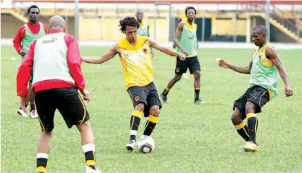  ?? JORNAL DE ANGOLA ?? Jogadores dos Palancas Negras mostram empenho durante os treinos para terem desempenho positivo no embate do próximo sábado