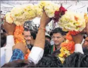  ?? PRABHAKAR SHARMA /HT PHOTO ?? State Congress president Sachin Pilot and other senior leaders meet party workers outside the Congress office in Jaipur on Wednesday.