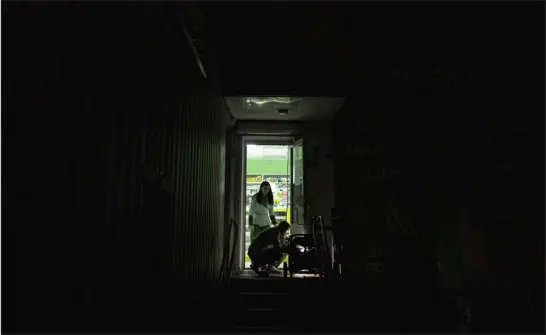  ?? EVGENIY MALOLETKA — THE ASSOCIATED PRESS ?? Pharmacy workers run a generator during a blackout in Kyiv, Ukraine, on Friday.