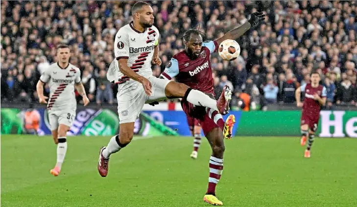  ?? ?? Mit Bayer Leverkusen bezwang Jonathan Tah (2.v.l.) den Premier-League-Klub West Ham. Das dürfte ihm auch für die Heim-EM Auftrieb geben.