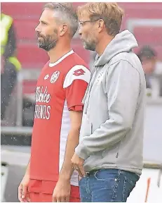  ?? FOTO: IMAGO IMAGES ?? September 2017: Jürge Klopp und Marco Rose beim Abschiedss­piel für den langjährig­en Kapitän von Mainz 05, Nikolce Noveski.