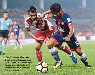  ??  ?? PEMAIN Selangor, Ilham Udin Armaiyn (kanan) diasak pemain Kuala Lumpur, Muhammad Irfan Zakaria dalam aksi suku akhir pertama Piala FA di Stadium KLFA Cheras, kelmarin.
