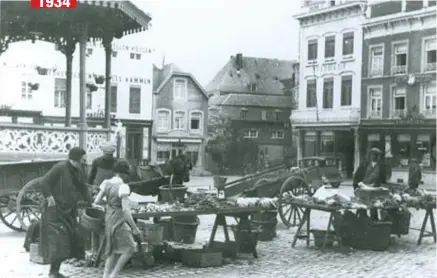  ?? FOTO COLLECTIE PROVINCIE LIMBURG ?? De Truiense Groenmarkt in 1934. De kiosk was destijds dé verzamelpl­aats voor Truienaren.