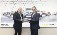  ??  ?? Oyak Renault General Manager Antoine Aoun (L) and Karsan CEO Okan Baş in the northweste­rn Bursa province, Aug. 2, 2021.