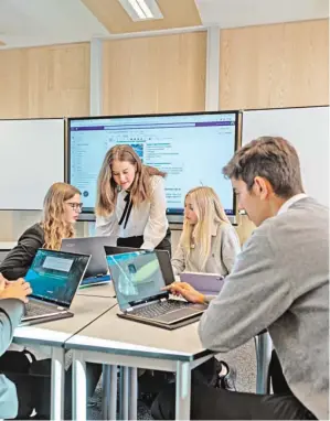  ?? ?? auf dem neuesten Stand und ermöglicht den Einsatz modernster die erste Microsoft Showcase Schule in Österreich.