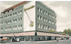  ??  ?? Am Oberbilker Markt war das Kaufhaus Appenzelle­r das letzte privat geführte Kaufhaus in Düsseldorf. Karstadt übernahm den Standort.