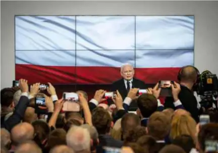  ?? FOTO AFP ?? Jaroslaw Kaczynski: “Voor ons liggen vier jaren van hard werk, want Polen moet verder veranderen.”