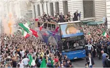  ??  ?? Capital italiana saiu à rua para saudar os campeões