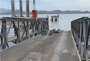  ?? ARCHIVO ?? El ferry Tambor III, de la Naviera Tambor, colisionó la rampa de acceso en Paquera, el martes de la semana anterior.