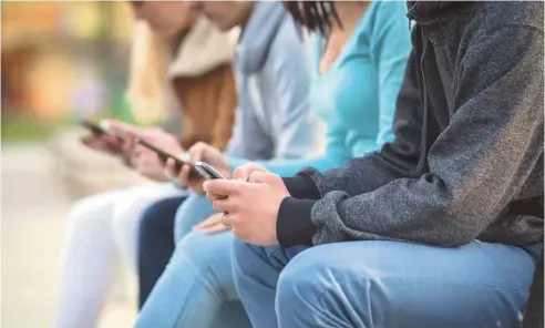  ?? GETTY IMAGES ?? Ottawa mettra aussi sur pied une consultati­on publique portant sur la libération de fréquences pour des réseaux de cinquième génération (5G).