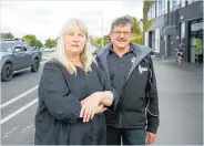  ?? Photo / Doug Sherring ?? Kathleen Haimes and Barry Jujnovich are unhappy about the cycleway and its effects on traffic and business.